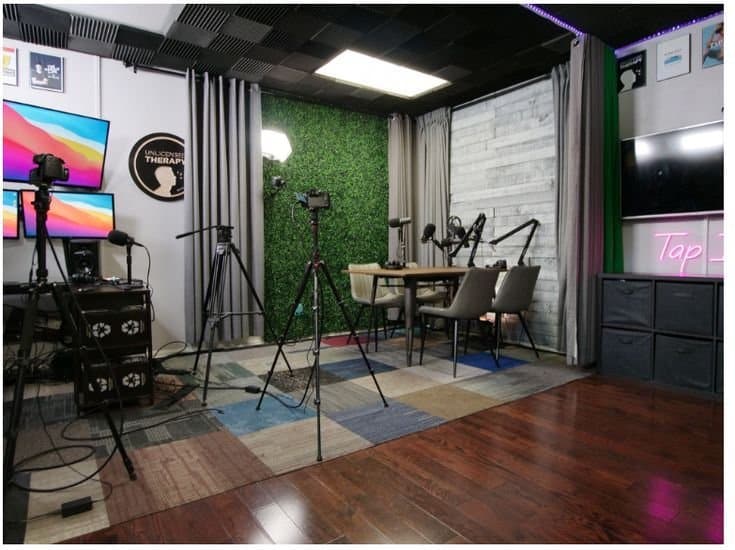Villo Studio — preparing for a video shoot